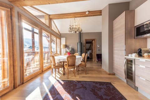 Balcony/Terrace, Kitchen or kitchenette, Living room, Seating area, Dining area