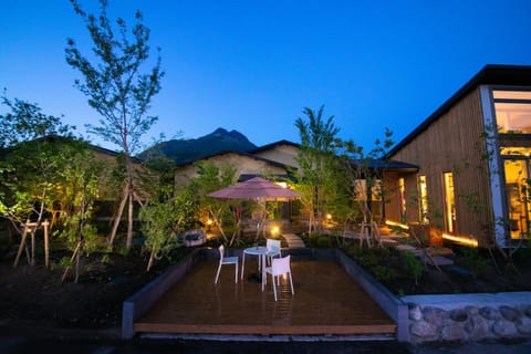 Patio, Facade/entrance