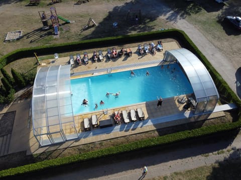 Day, People, Bird's eye view, Pool view, Swimming pool, group of guests, sunbed