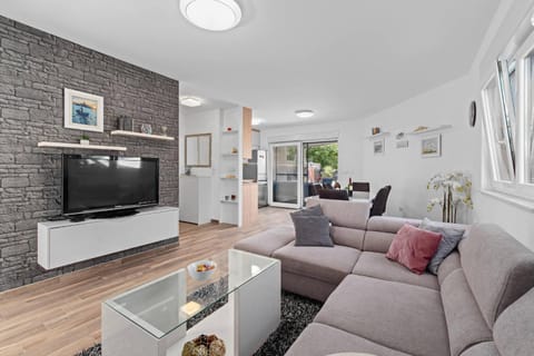 Communal lounge/ TV room, Living room