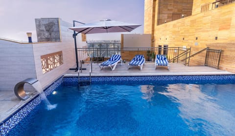Swimming pool, Swimming pool