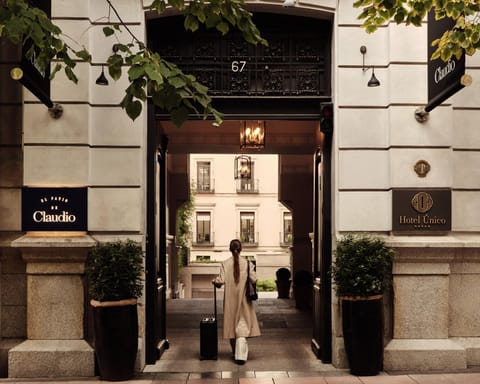 Facade/entrance
