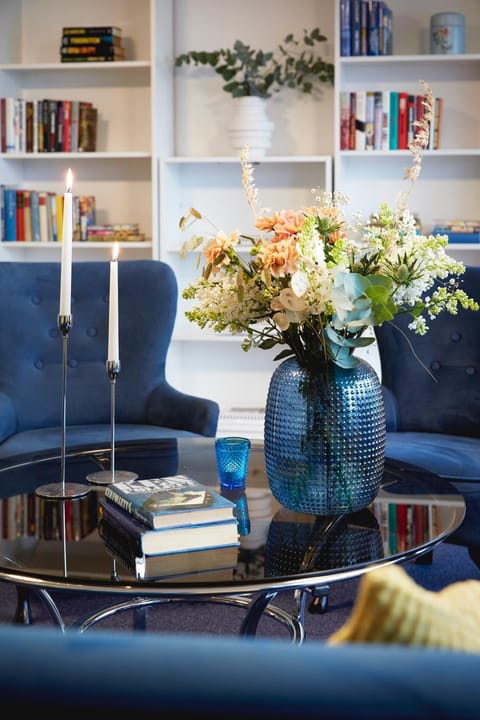 Library, Seating area