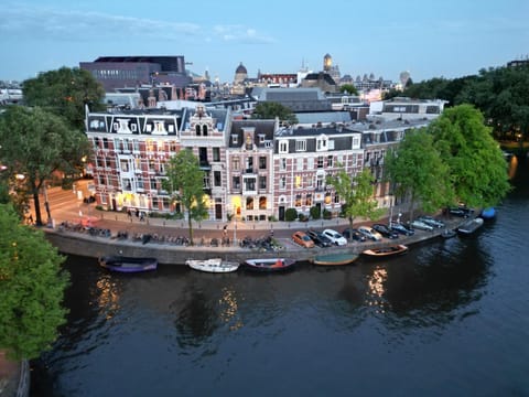 Property building, Neighbourhood, Bird's eye view, City view, River view, Street view, Location