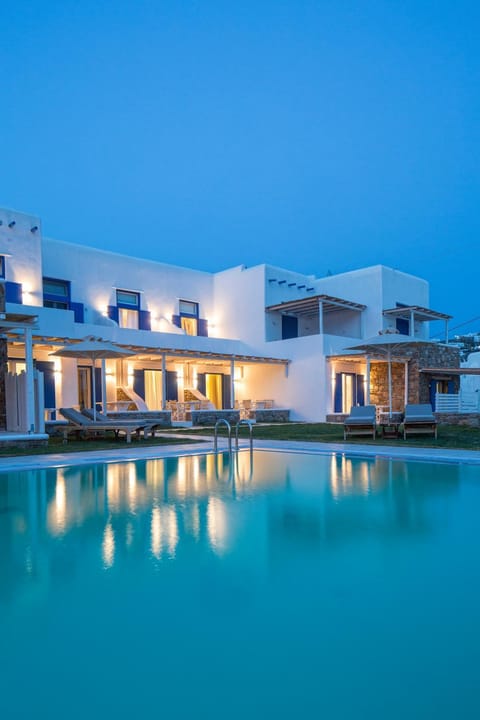 Facade/entrance, Swimming pool