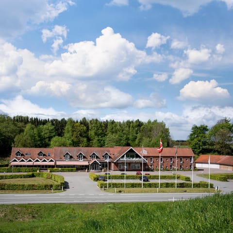 Property building, Day