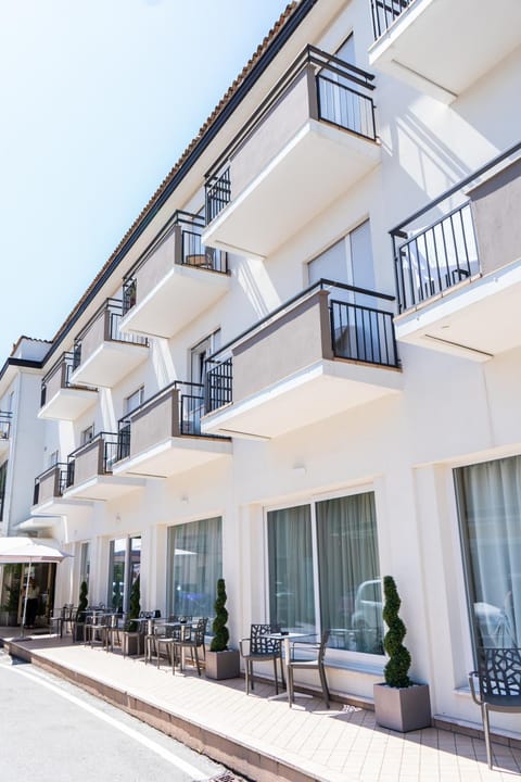 Property building, Balcony/Terrace