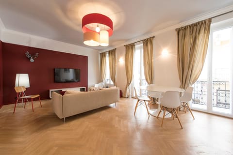 F3 Plein centre plage à 50 m (rue calme) parking possible Apartment in Saint-Raphael