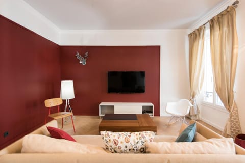 F3 Plein centre plage à 50 m (rue calme) parking possible Apartment in Saint-Raphael