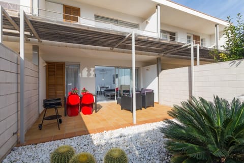 Facade/entrance, BBQ facilities, Other