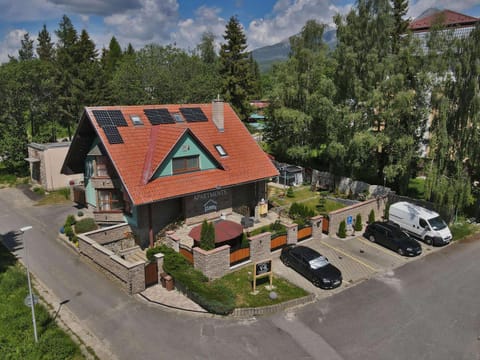 Property building, Neighbourhood, Natural landscape, Bird's eye view, Street view, Location, Parking