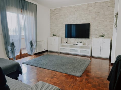 Communal lounge/ TV room, TV and multimedia, Living room