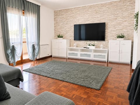 Communal lounge/ TV room, TV and multimedia, Living room