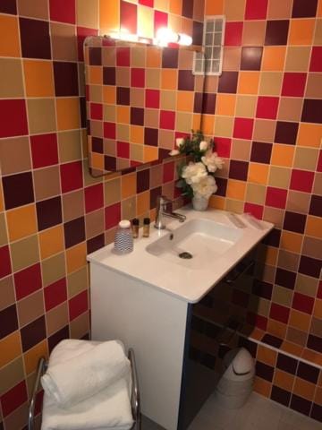 HOTEL HOVI DE LA MAIRIE Hotel in Aubervilliers