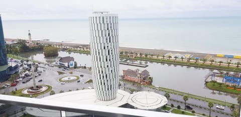 Sea view, Street view