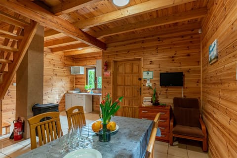 TV and multimedia, Kitchen or kitchenette, Dining area, Evening entertainment