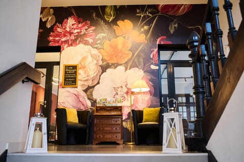 Property building, Facade/entrance, Lobby or reception