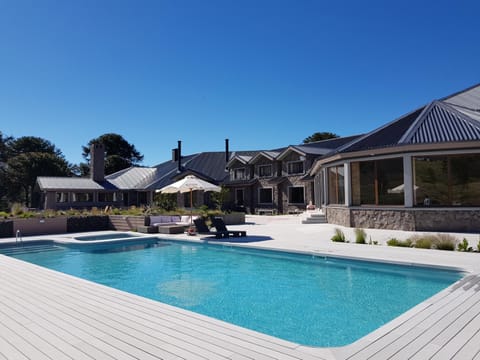 Property building, Day, Swimming pool