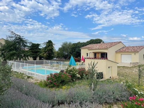 Property building, Spring, Day, Natural landscape, Summer, On site, Pool view, Swimming pool, Seasons, Time of day, sunbed