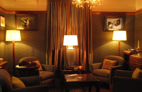 Library, Lounge or bar, Internal: Not applicable to any particular room