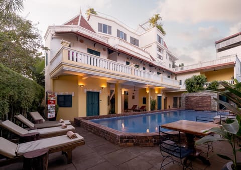 Property building, Swimming pool, Swimming pool