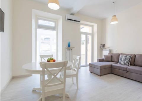 Living room, Seating area, Dining area, air conditioner