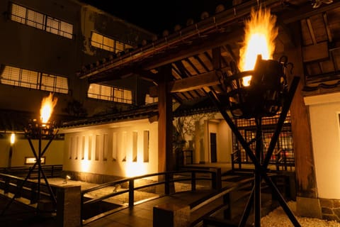 Night, Activities, View (from property/room), Decorative detail, Street view, Area and facilities, children, young children, older children, group of guests, Family