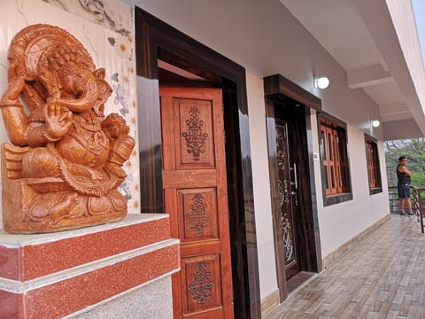 Facade/entrance