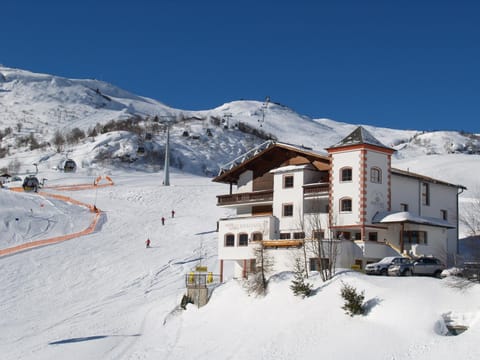 Property building, Winter, Skiing, Mountain view