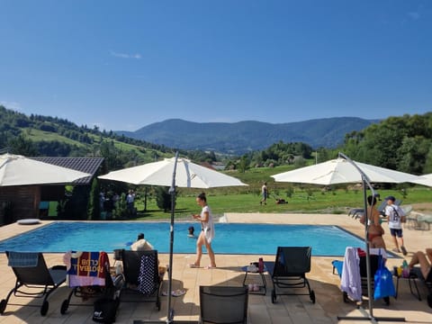 Day, People, Natural landscape, Mountain view, Pool view, Swimming pool, group of guests, sunbed