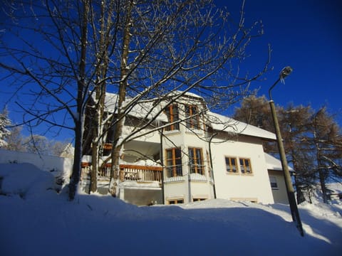 Facade/entrance, Winter