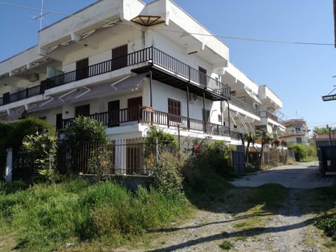 Aparts Sunshine Apartment in Halkidiki