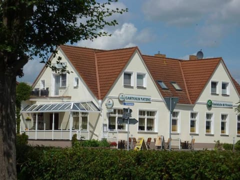 Property building, Restaurant/places to eat
