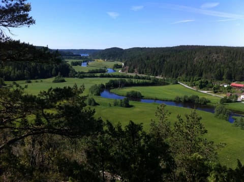 Nearby landmark, Neighbourhood, Natural landscape, Fishing, Canoeing, Lake view, Mountain view, River view