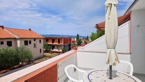 Sea view, Street view