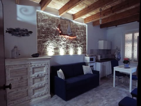 Communal lounge/ TV room, Decorative detail, Communal kitchen