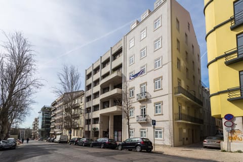 Facade/entrance, Off site