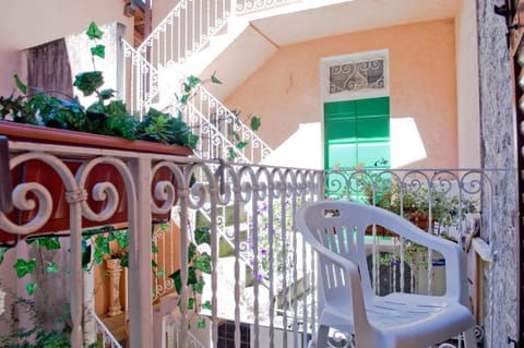 Balcony/Terrace, Photo of the whole room