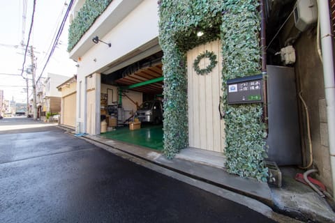 Facade/entrance