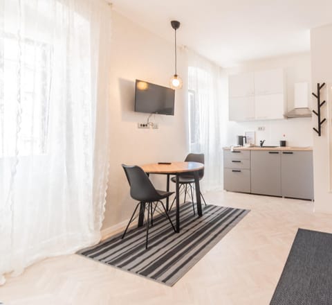 L&B Old Town Studio Apartments Bed and Breakfast in Pula