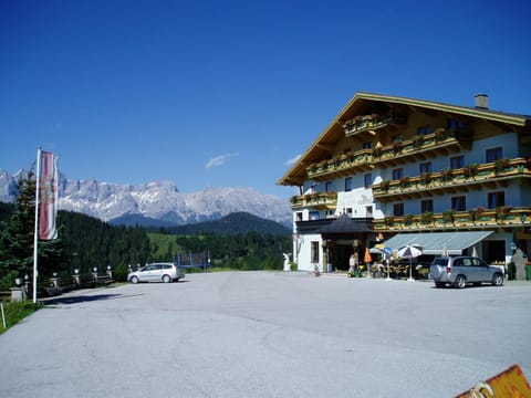 Facade/entrance, Mountain view