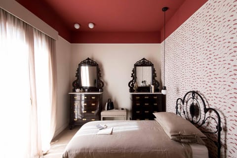 Bedroom, Breakfast