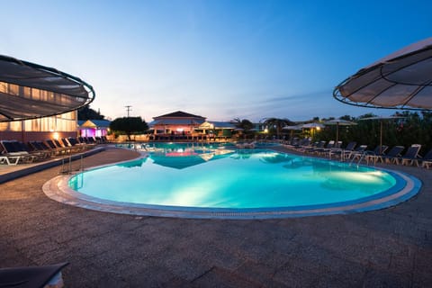 Lounge or bar, Swimming pool