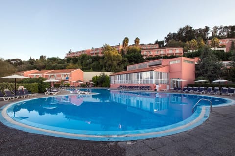 Restaurant/places to eat, Swimming pool