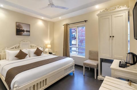 Bed, Photo of the whole room, Bedroom, wardrobe, air conditioner