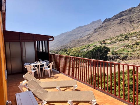 Nearby landmark, Balcony/Terrace, Decorative detail, Hiking, Mountain view