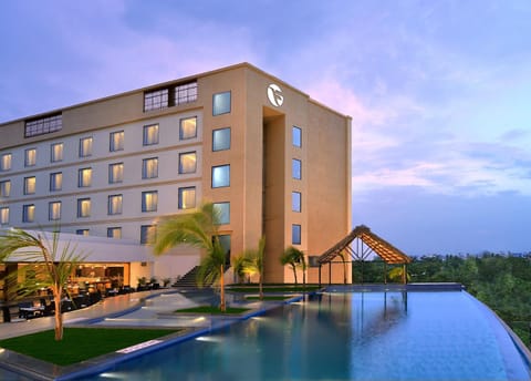 Facade/entrance, Swimming pool