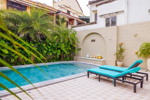 Property building, Day, Pool view, Swimming pool, sunbed