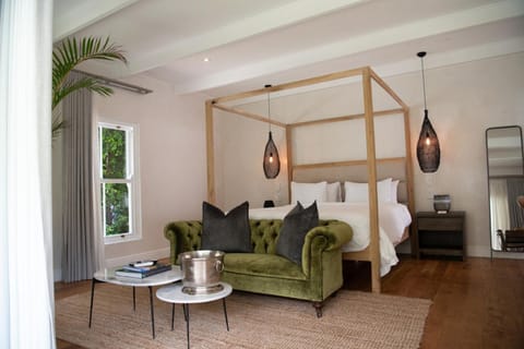 Bed, Photo of the whole room, Seating area, Bedroom