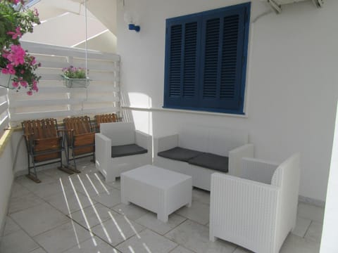 Patio, Facade/entrance, Balcony/Terrace